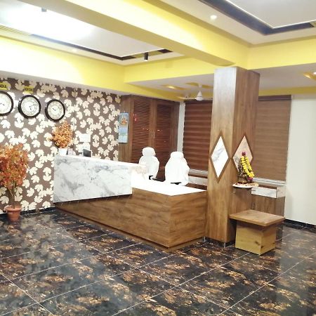 Hotel Golden City Вадодара Экстерьер фото