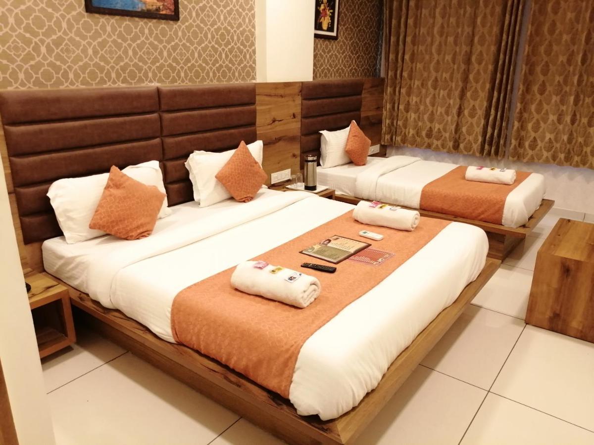 Hotel Golden City Вадодара Экстерьер фото