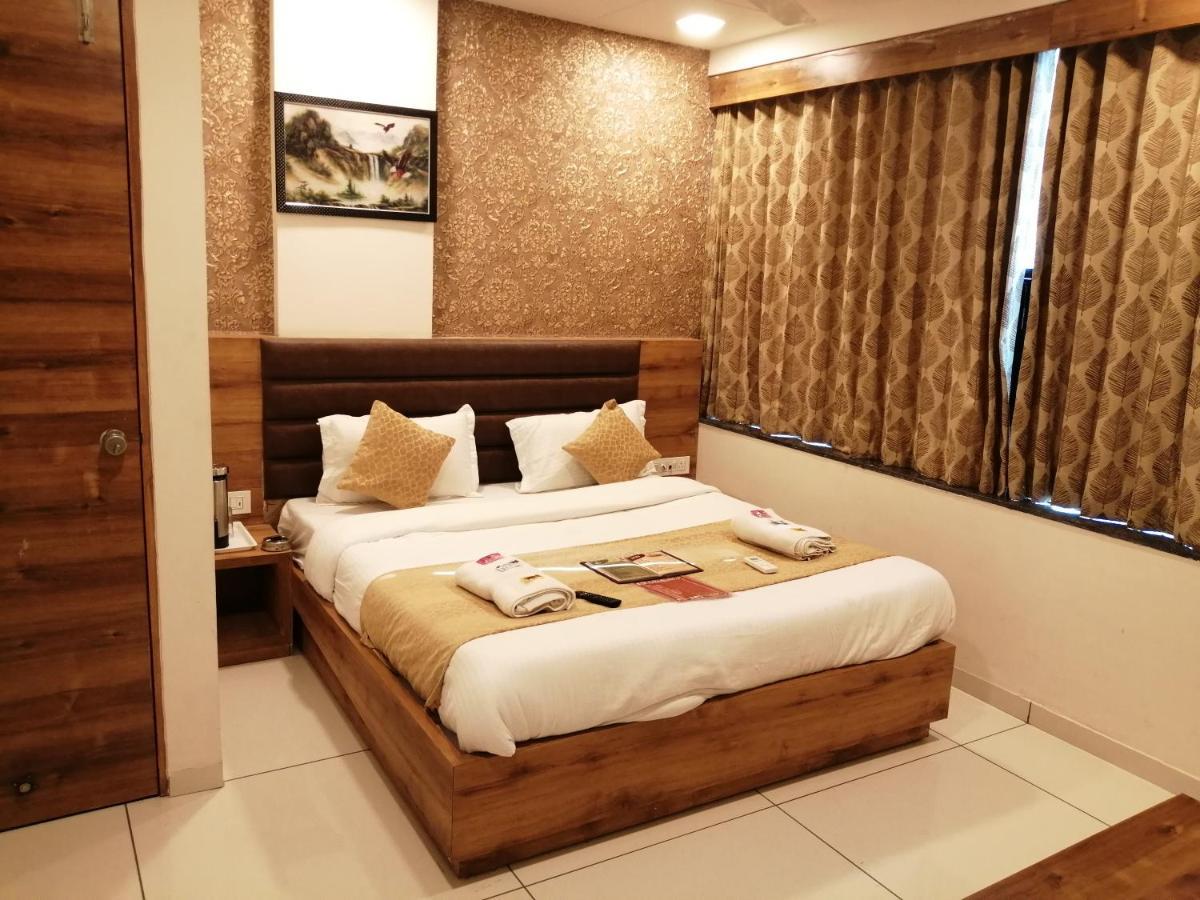 Hotel Golden City Вадодара Экстерьер фото