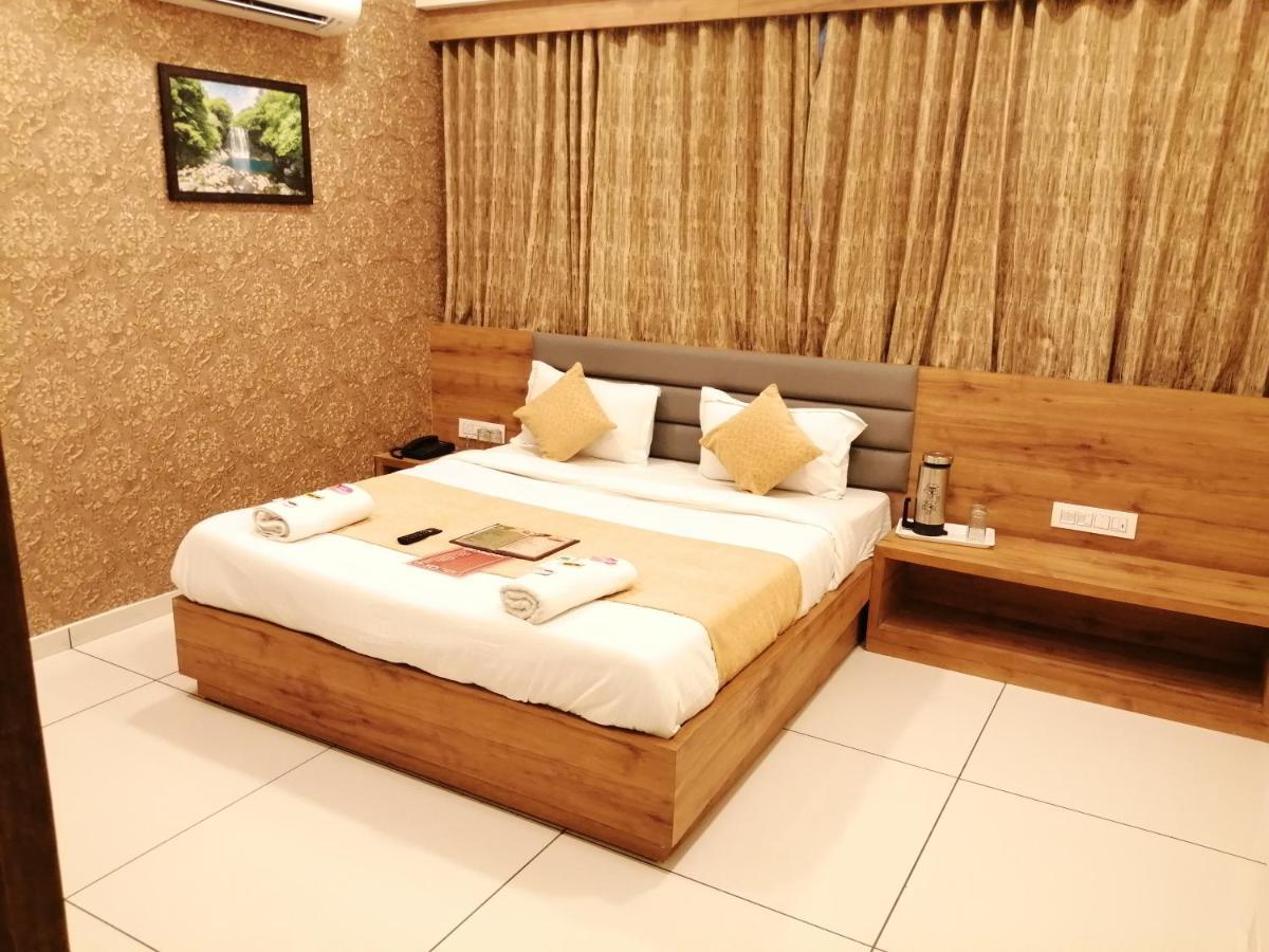 Hotel Golden City Вадодара Экстерьер фото